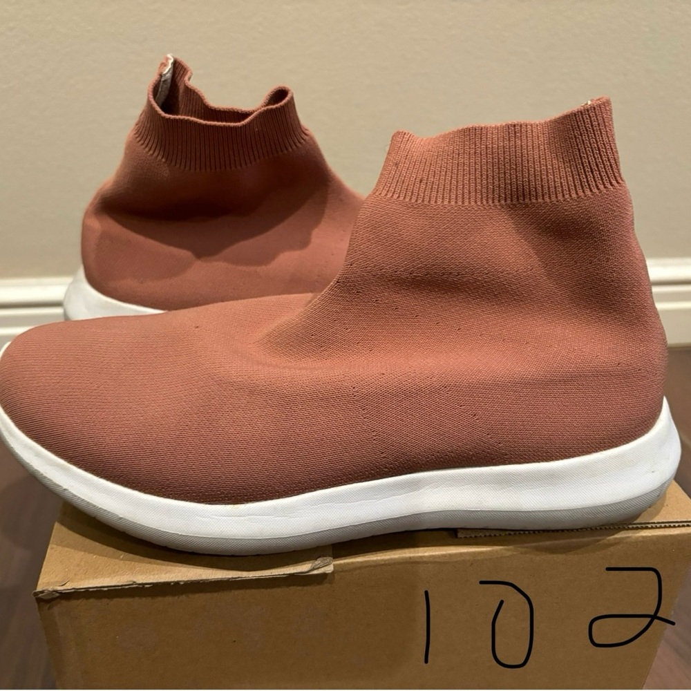Sneakers Size 9 1/2